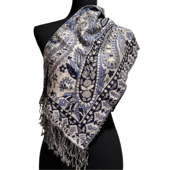 NWOT Chic 100% Cashmere Scarf in Navy and Silver